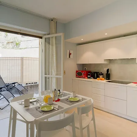 Guesthost - Holiday! Ambra Mini Flat Apartment