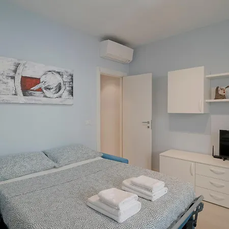 Guesthost - Holiday! Ambra Mini Flat Appartement