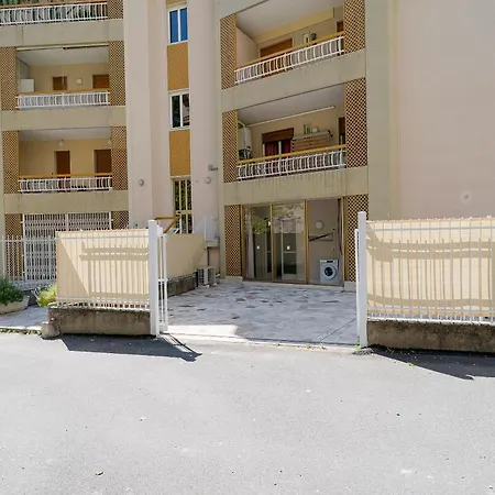 Guesthost - Holiday! Ambra Mini Flat Appartement